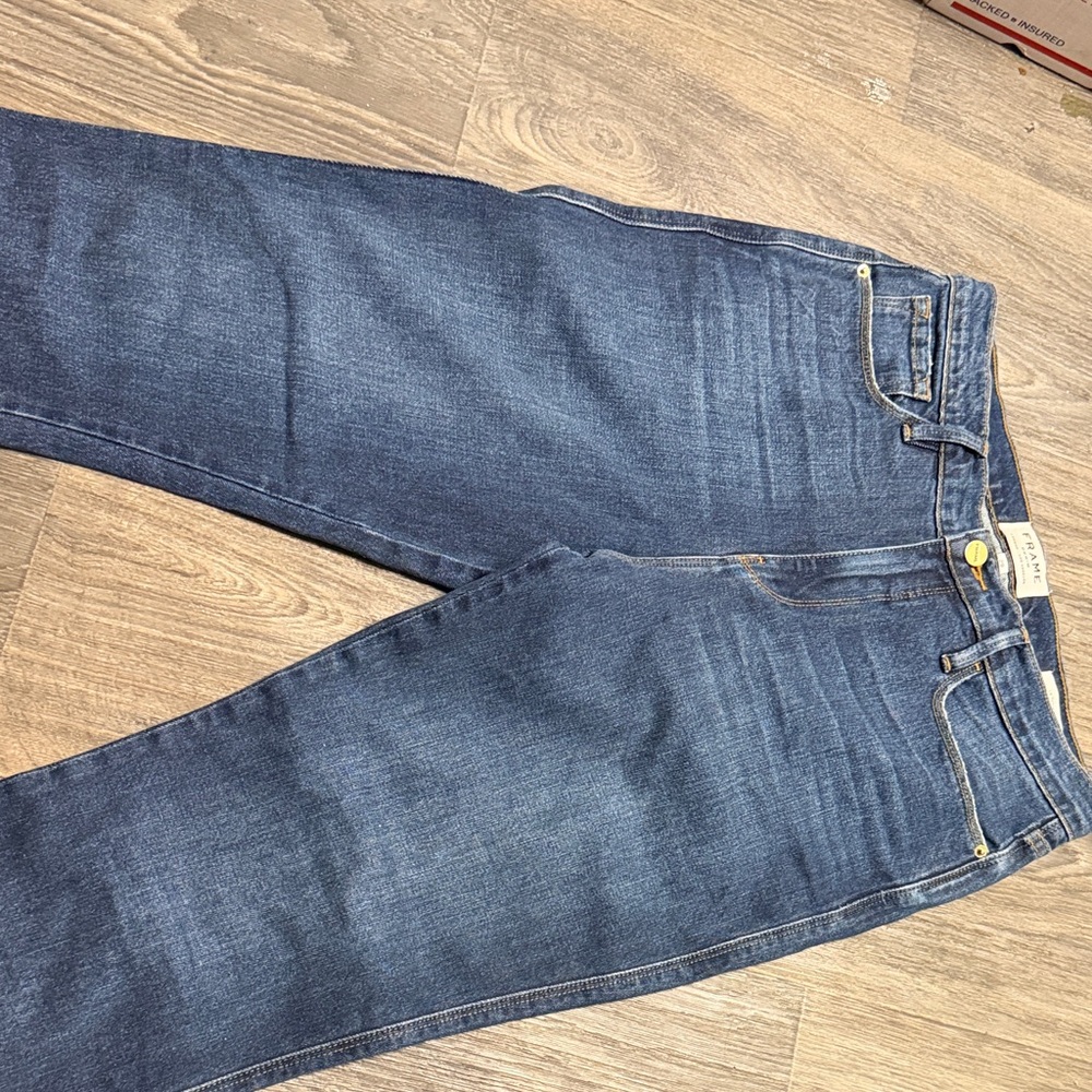 Frame Denim Le Sylvie Crop in Dark and Light Blue - Picture 3 of 8